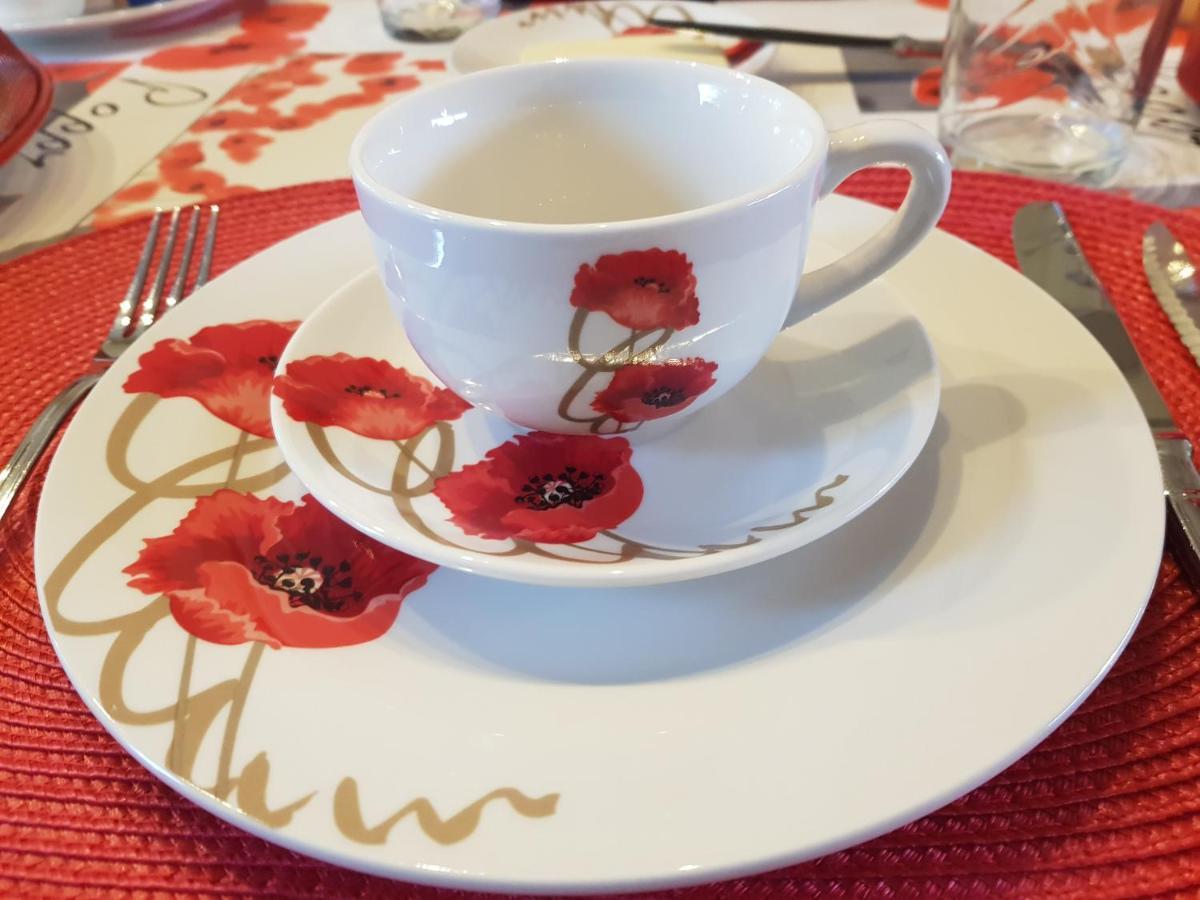 Mary'S Poppies - Bed & Breakfast Blandain Zewnętrze zdjęcie